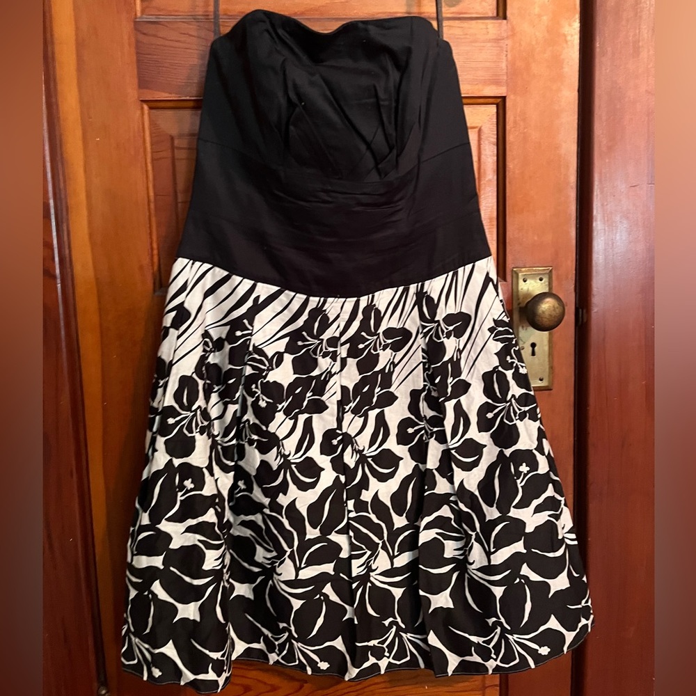 White House Black Market size 14 strapless floral dress
